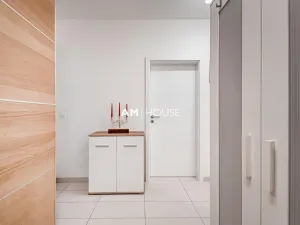 Pronájem bytu 3+kk, Praha - Strašnice, Zvěřinova, 82 m2