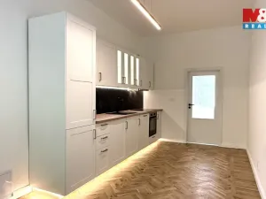 Pronájem bytu 2+kk, Praha - Smíchov, Plzeňská, 45 m2