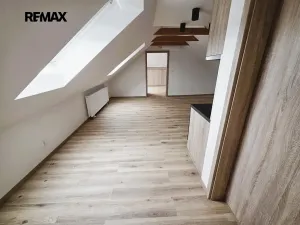 Pronájem kanceláře, Slavkov u Brna, 72 m2