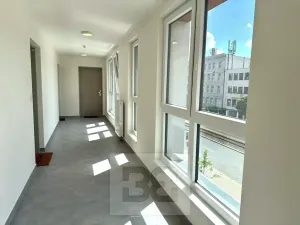 Pronájem bytu 2+kk, Praha - Vysočany, Poděbradská, 51 m2