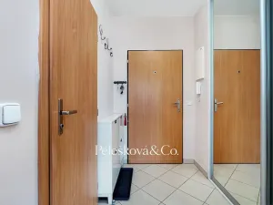 Pronájem bytu 2+kk, Praha - Vysočany, Jana Přibíka, 62 m2
