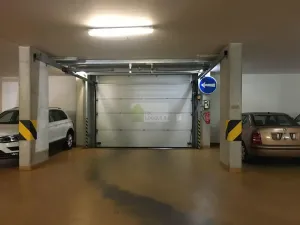 Pronájem garážového stání, Praha - Nusle, Bartoškova, 13 m2