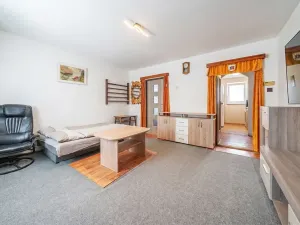 Prodej bytu 3+1, Tmaň, Sídliště, 55 m2