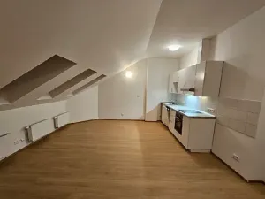 Pronájem bytu 1+kk, Praha - Michle, Pobočná, 42 m2