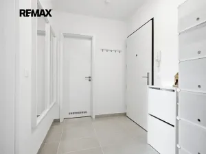 Prodej bytu 2+kk, Praha - Vysočany, Strnadových, 50 m2