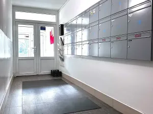 Pronájem bytu 1+kk, Praha, Milánská, 45 m2