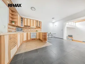 Prodej rodinného domu, Hřebeč, V háji, 165 m2