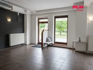 Pronájem obchodního prostoru, Pardubice, Smetanovo náměstí, 350 m2