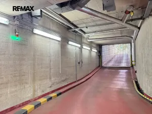 Pronájem garážového stání, Praha - Vokovice, K Červenému vrchu, 12 m2