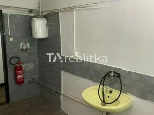 Pronájem obchodního prostoru, Karviná, Božkova, 8 m2