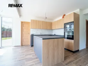 Prodej rodinného domu, Všechlapy, 180 m2