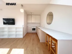 Pronájem bytu 1+kk, Praha - Košíře, Na Zámyšli, 32 m2