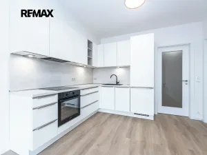 Pronájem bytu 2+kk, Praha - Hlubočepy, Divíškové, 3578 m2