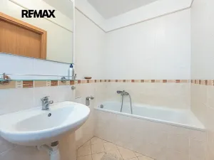 Prodej bytu 2+kk, Praha - Hlubočepy, Kováříkova, 37222 m2