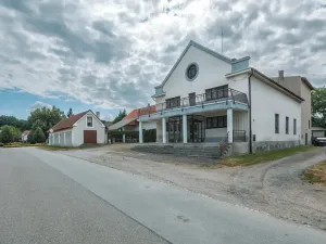 Prodej komerční nemovitosti, Klamoš, 865 m2