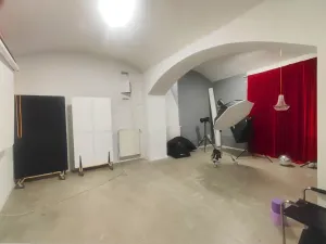 Pronájem atypického bytu, Praha, Plzeňská, 120 m2