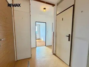 Pronájem bytu 2+kk, Praha - Řepy, Žufanova, 42 m2