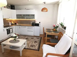 Pronájem bytu 2+kk, Praha - Troja, Hnězdenská, 46 m2
