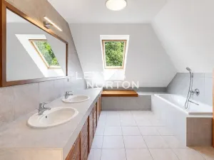 Prodej rodinného domu, Zvole, Hlavní, 378 m2