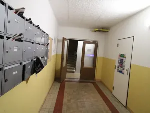 Prodej bytu 3+1, Karlovy Vary, Krymská, 68 m2