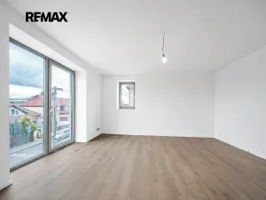 Prodej bytu 3+kk, Moravany, Květná, 103 m2