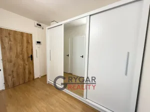 Pronájem bytu 2+kk, Praha - Prosek, Prosecká, 41 m2
