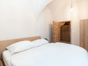 Prodej bytu 2+kk, Jáchymov, náměstí Republiky, 70 m2