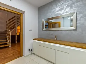 Prodej rodinného domu, Praha - Benice, Okrasná, 230 m2