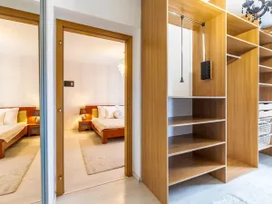 Prodej rodinného domu, Praha - Benice, Okrasná, 230 m2