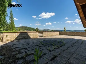Prodej vily, Králův Dvůr, Pod Lesem, 708 m2