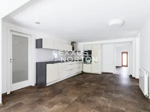 Pronájem rodinného domu, Praha - Kunratice, Poběžovická, 354 m2