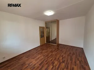 Pronájem bytu 1+1, Rosice, Komenského náměstí, 31 m2