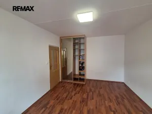 Pronájem bytu 1+1, Rosice, Komenského náměstí, 31 m2