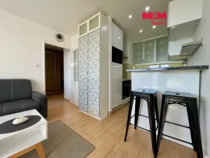 Pronájem bytu 2+kk, Praha - Prosek, Vysočanská, 37 m2