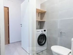 Pronájem bytu 1+kk, Praha - Modřany, Angelovova, 31 m2