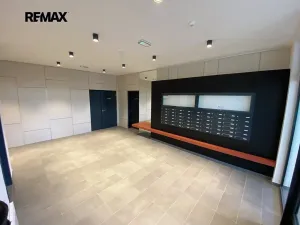 Pronájem bytu 2+kk, Praha - Modřany, Komořanská, 53 m2