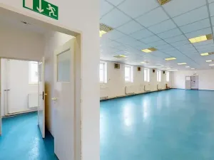 Pronájem kanceláře, Hradec Králové, Akademika Bedrny, 470 m2