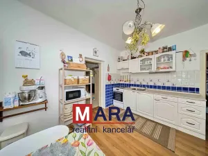 Prodej rodinného domu, Charváty, 140 m2