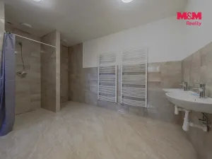 Pronájem rodinného domu, Vrátno, 302 m2