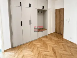 Pronájem bytu 2+1, Praha - Vinohrady, Šrobárova, 83 m2