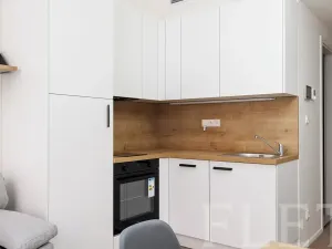 Pronájem bytu 2+kk, Praha - Smíchov, Plzeňská, 26 m2