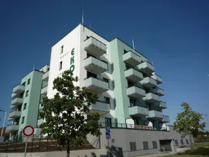 Pronájem bytu 1+kk, Praha - Strašnice, Strančická, 34 m2