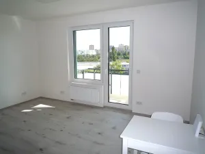 Pronájem bytu 1+kk, Praha - Strašnice, Strančická, 34 m2
