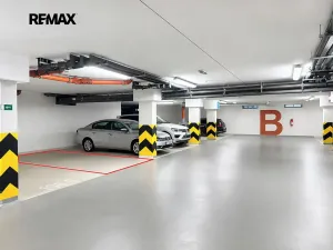 Pronájem garážového stání, Praha - Prosek, Kytlická, 10 m2