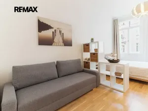 Pronájem bytu 1+kk, Praha - Smíchov, Zborovská, 35 m2