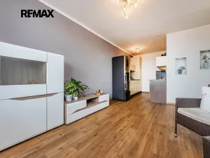 Pronájem bytu 2+kk, Kladno, Na růžovém poli, 41 m2