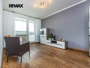 Pronájem bytu 2+kk, Kladno, Na růžovém poli, 41 m2