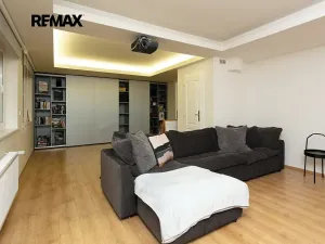 Pronájem rodinného domu, Praha - Nebušice, Na Malé Šárce, 302 m2