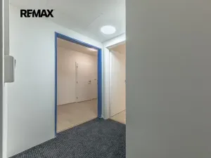 Prodej kanceláře, Praha - Střížkov, Děčínská, 45 m2