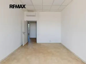 Pronájem kanceláře, Pardubice, Fáblovka, 444 m2